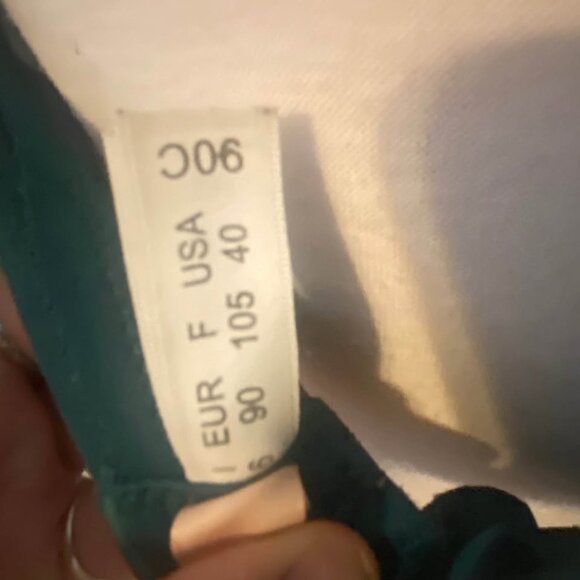 Emerald green lined lace bra sz 40 C. Like new. - Picture 5 of 5